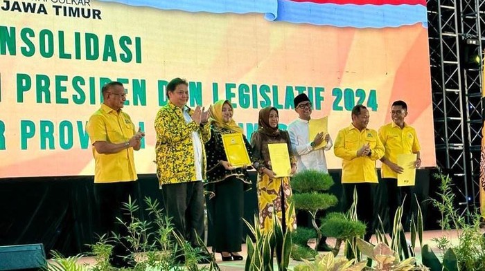 Penyerahan rekomendasi calon kepala daerah di Jatim untuk Pilkada 2024.