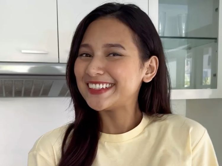 Pesona Indah Permatasari Saat Jualan Pisgor hingga Bikin Donat