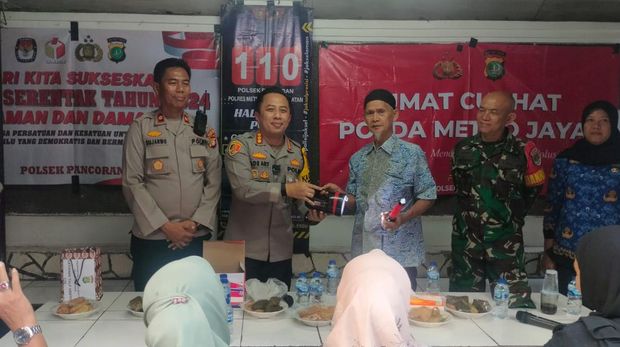 Polres Metro Jaksel mengimbau Siskamling dan Bhabinkamtibmas patroli rumah warga yang mudik Natal.