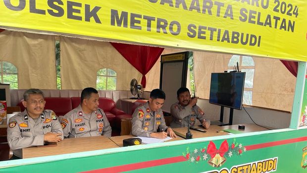 Pos Pengamanan Natal Polsek Setiabudi di depan Mal Kota Casablanca, Setiabudi, Jakarta Selatan.