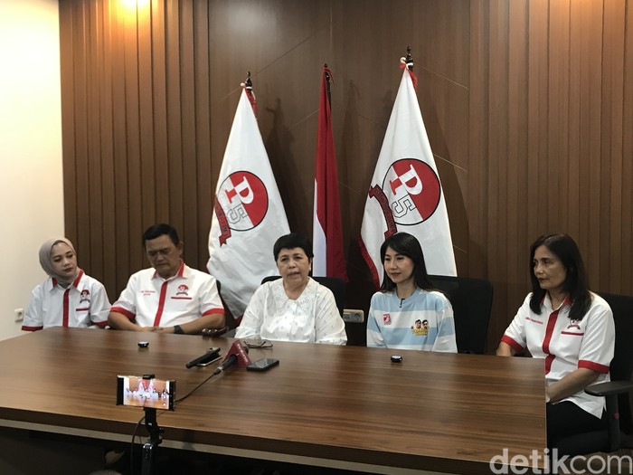 Rayakan Hari Ibu, Pandawa 5 Promosikan Program Prabowo-Gibran Bagi Makan-Susu Gratis. (Firda CA/detikcom)