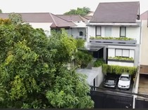 Lihat Isi Rumah Aura Kasih, Kolam Renang Air Garam-Deretan Koleksi Tas Branded