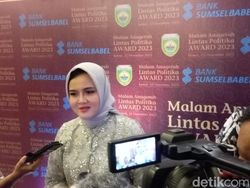Momen Hari Ibu, Nirmala Dewi Raih Penghargaan Lintas Politika Awards 2023
