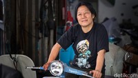 Dalam kurun waktu sepuluh tahun terakhir, masyarakat Indonesia kembali menggandrungi dan mengkoleksi sepeda motor pabrikan italia, Vespa.