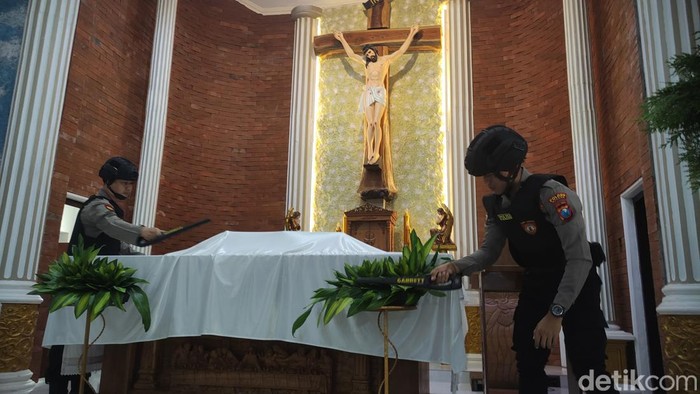 Sterilisasi pengamanan gereja di Kepanjen Kabupaten Malang