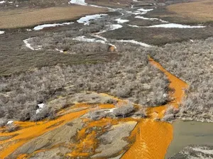 Perubahan Iklim Buat Sungai Arktik Berwarna Oranye Penuh Mineral Beracun