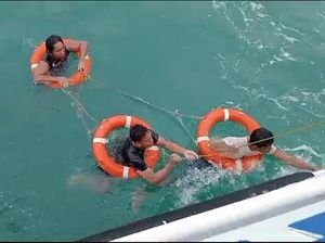 Kapal Tugboat Berbendera Malaysia Karam, 6 ABK Terombang-ambing Dievakuasi