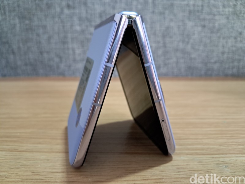 Tecno Phantom V Flip 5G