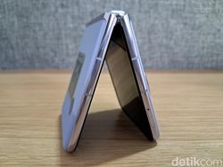 Unboxing Tecno Phantom V Flip 5G, HP Lipat Modis Harga Rp 8 Jutaan