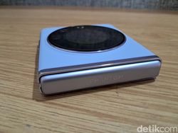 Unboxing Tecno Phantom V Flip 5G, HP Lipat Modis Harga Rp 8 Jutaan