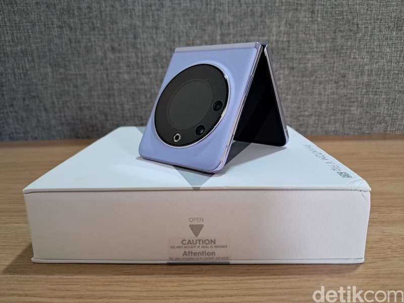 Tecno Phantom V Flip 5G