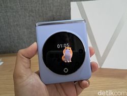 Unboxing Tecno Phantom V Flip 5G, HP Lipat Modis Harga Rp 8 Jutaan