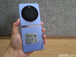 Unboxing Tecno Phantom V Flip 5G, HP Lipat Modis Harga Rp 8 Jutaan