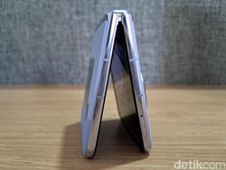 Unboxing Tecno Phantom V Flip 5G, HP Lipat Modis Harga Rp 8 Jutaan