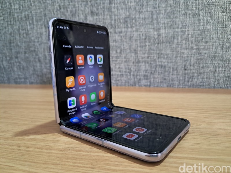 Tecno Phantom V Flip 5G