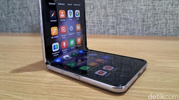 Kedua kamera ini memiliki fitur autofokus, dan dapat merekam video 4K@30fps, atau 1080p@30/60fps, dengan dukungan gyro-EIS. Kamera ini juga dilengkapi dengan LED flash, HDR, dan panorama. Foto: detikINET/Josina