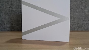 Kotak kemasan Tecno Phantom V Flip 5G. Foto: detikINET/Josina