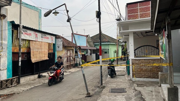 Tiang PJU yang celakakan pasutri hingga tewas saat banjir menggenangi lokasi itu.