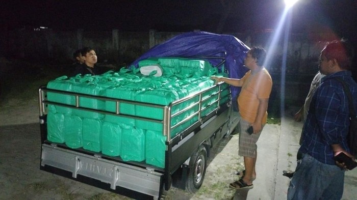Unit Resmob Polres Jombang menyita 720 botol arak Jawa yang hendak diedarkan untuk perayaan Tahun Baru 2024.