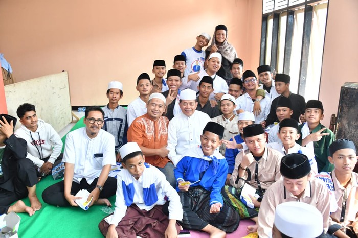 Waka MPR Syarief Hasan Bagikan Tips Meraih Sukses ke Santri di Cirebon
