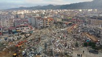 Wilayah Turki sendiri memang secara tektonik rawan terhadap bahaya gempa bumi. Catatan seismologi menunjukkan bahwa di wilayah ini memang menjadi lokasi titik-titik episenter gempa bumi dan beberapa gempa bumi kuat pernah terjadi dalam catatan sejarah. Sebelumnya, 24 Januari 2020, zona sesar Anatolian Timur menjadi tempat terjadinya gempa dengan magnitudo M6,8. Gempa juga pernah terjadi pada 1795, 1872, 1874, 1893 di zona sesar East Anatolian. REUTERS/Umit Bektas