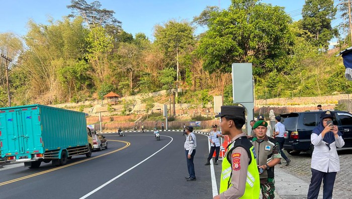 Arus lalu lintas Jogja-Wonosari, Minggu (24/12/2023) sore.