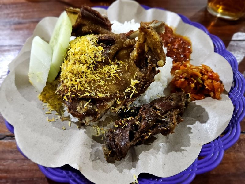 rekomendasi bebek goreng enak di surabaya
