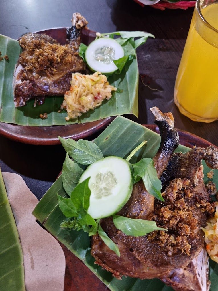 rekomendasi bebek goreng enak di surabaya