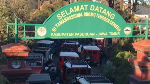 Bromo macet saat libur Nataru 2023.