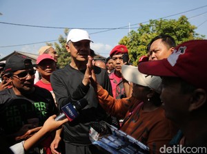 Blusukan di Solo, Ganjar Ditodong Warga Bernama Sri Mulyani Soal KTP Sakti