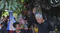 Ganjar menjelaskan program KTP Sakti yang menjadi program dirinya dan pasangannya, Mahfud Md di Pilpres 2024. Menurut Ganjar, pertanyaan itu muncul menandakan program mereka sampai kepada masyarakat, bukan hanya gimik semata.