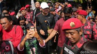 Diketahui sebelumnya Ganjar juga melakukan beberapa rangkaian kampanye di Solo.