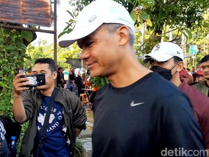 Ganjar Kampanye ke Solo, Main Tenis Meja di CFD dan Sarapan Nasi Liwet