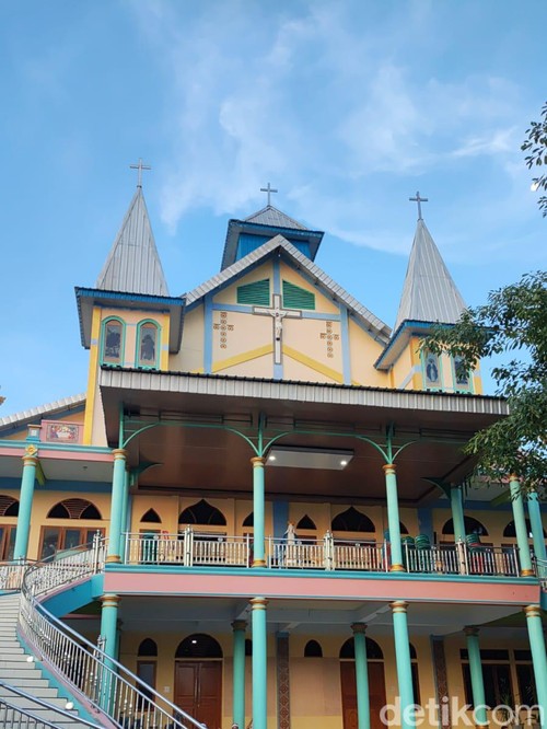 Gereja Paroki Maria Bunda Segala Bangsa Waesambi Labuan Bajo, Manggarai Barat, NTT. (Ambrosius Ardin/detikBali)