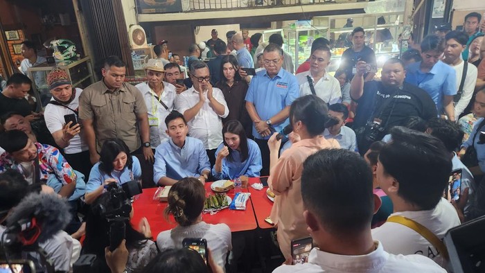 Gibran saat dialog dengan warga di Manado (Adrial/detikcom)