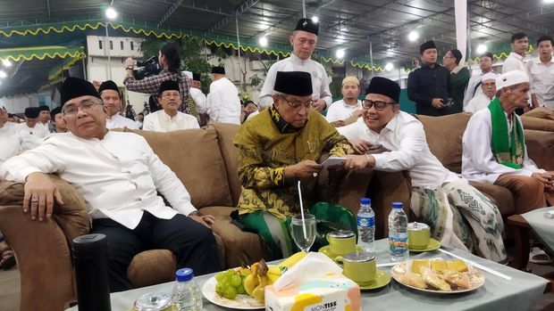 Gus Yahya bersama KH Said Aqil Siradj dan Cak Imin menghadiri Haul ke-85 KH Muhammad Munawwir bin Abdullah Rosyad di Pondok Pesantren (Ponpes) Al-Munawwir, Sabtu (23/12/2023).