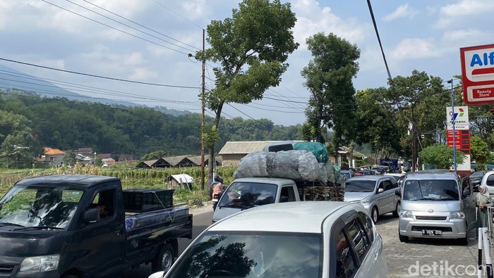 Jalur Sarangan Magetan Macet