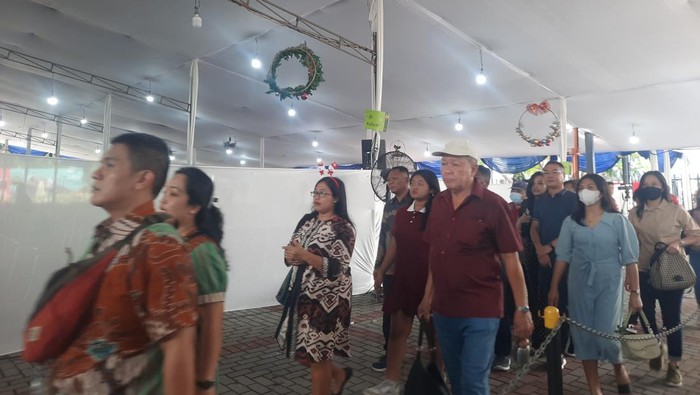 Jemaat padati Gereja Katedral Jakarta jelang misa malam Natal 2023 (Annisa-detikcom)