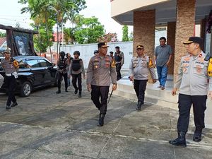 Kapolres Baubau Cek Keamanan Gereja Jelang Malam Natal, 12 Pospam Didirikan
