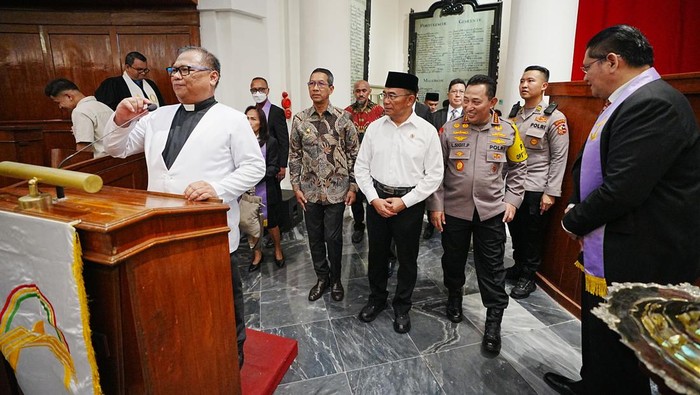 Kapolri Jenderal Listyo Sigit Prabowo kunjungi GPIB Immanuel, Jakarta.