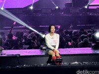 Konser Twice yang difoto menggunakan Galaxy S23 Ultra