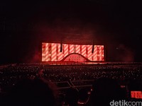 Konser Twice yang difoto menggunakan Galaxy S23 Ultra