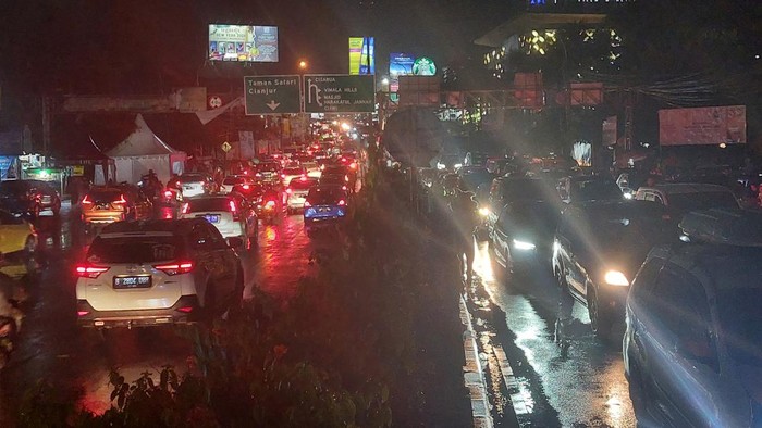 Lalin Puncak telah normal dua arah, Minggu (24/12) malam.