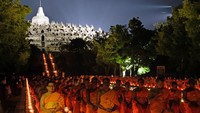 Penerbangan lampion perdamaian sebagai simbol permohonan doa dan harapan agar pada tahun politik 2024 mendapat pemimpin yang bisa membawa bangsa Indonesia aman, damai dan sejahtera.