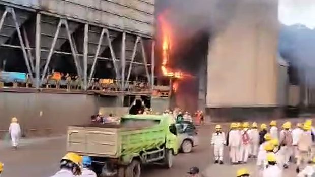 Ledakan hebat terjadi di smelter PT Indonesia Tsingshan Stainless Steel (ITSS) Morowali. Polisi melaporkan 13 orang tewas akibat insiden tersebut.