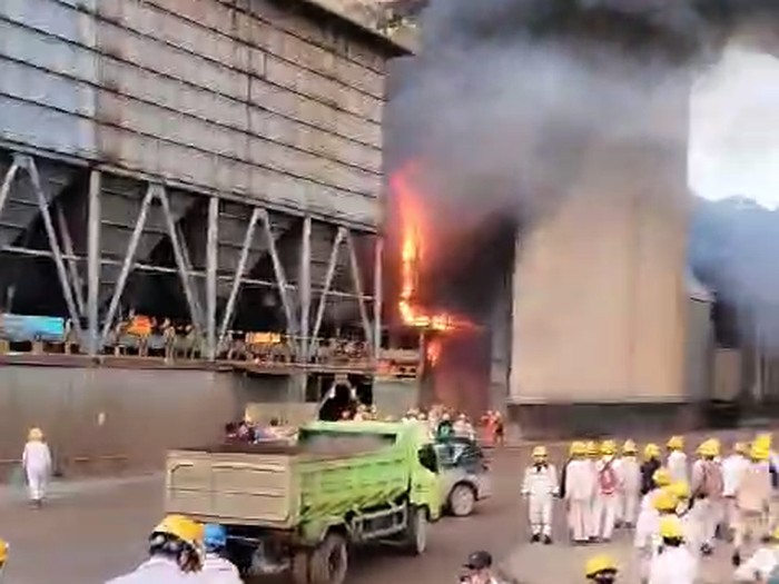 Ledakan hebat terjadi di smelter PT Indonesia Tsingshan Stainless Steel (ITSS) Morowali. Polisi melaporkan 13 orang tewas akibat insiden tersebut.