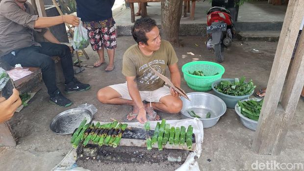 Warung lempet kakia di Nusa Penida yang tidak buka setiap hari.