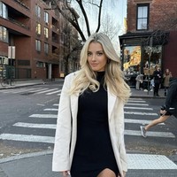 Wanita asal Colorado itu kini  semakin berkembang. Tak hanya fokus di dunia balap, Lindsay kini terjun juga sebagai model dan aktris.  Foto: Dok. Instagram/@lindsaymariebrewer