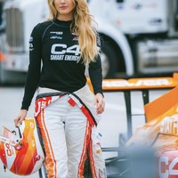 Inilah pesona pembalap cantik Lindsay Brewer. Lindsay terkenal karena berkompetisi di Kejuaraan USF Pro 2000 2023. Foto: Dok. Instagram/@lindsaymariebrewer