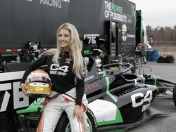 7 Foto Wanita yang Dijuluki Pembalap Terseksi, Mencoba Jadi Model & Aktris